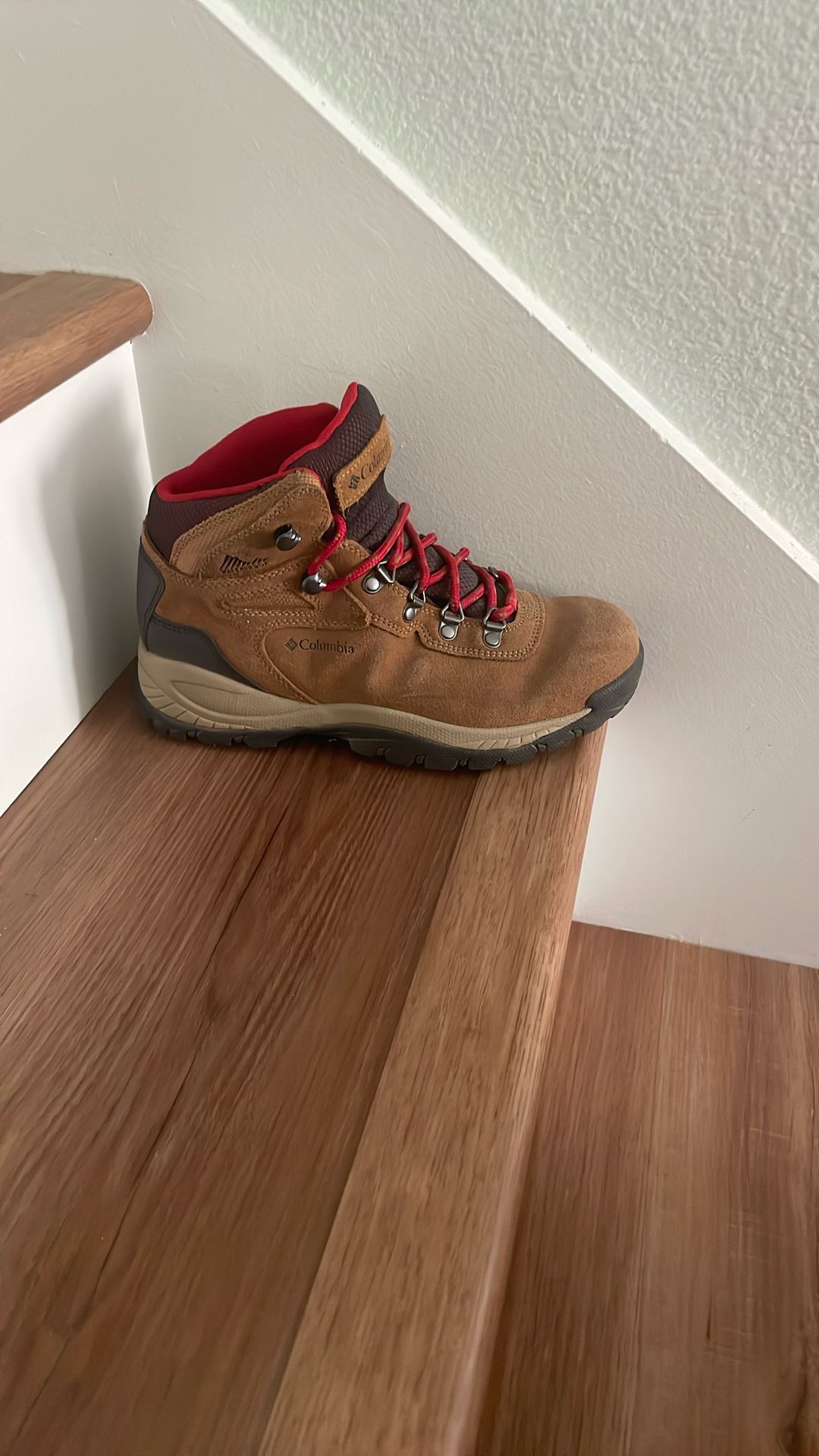 Size 7 Men’s Columbia Hiking Boots