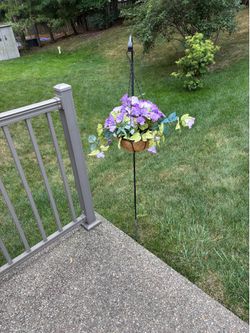 Artificial floral basket w/hook