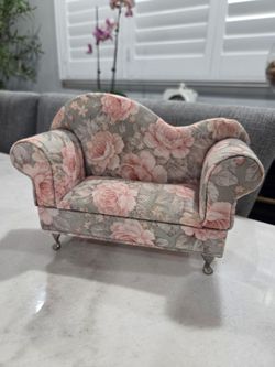 Decorative Couch Jewelry Holder