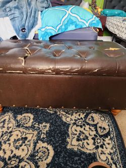 Free bench ottoman.  Everything is good except the top leather.  Can be replaced/ FREE
