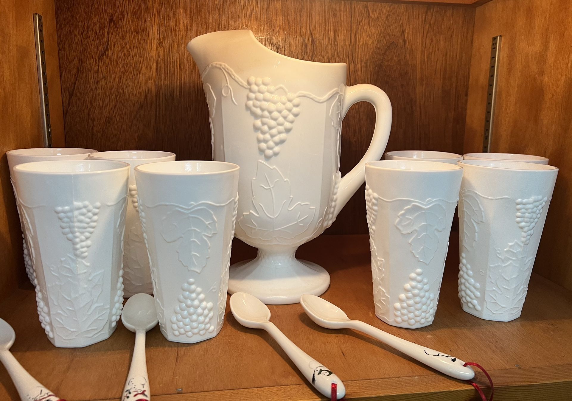 Vintage Indiana Colony Milk Glass Set.