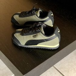 PUMA Little Kid Roma Size US 9C