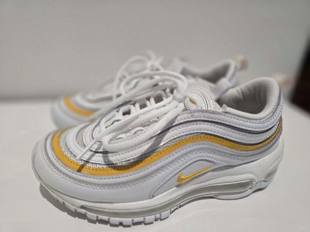 Nike Ladies Shoes Size 5
