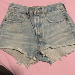 Light Wash Levi 501 Jean Shorts