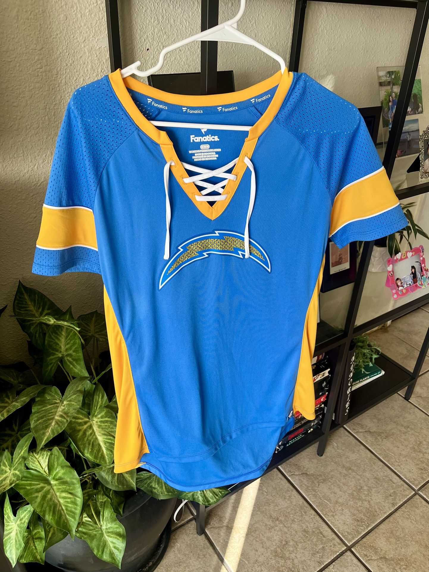 Women’s Size Medium Chargers Football Shirt 