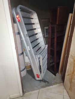 Aluminum cargo hitch with ramp