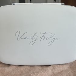 Personal Chiller Cosmetic Cool Vanity Fridge NWOB