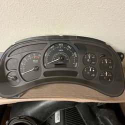 99-06 Escalade Cluster 