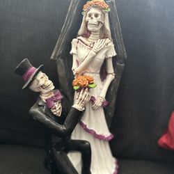 Day Of The Dead Groom And Bride Statue
