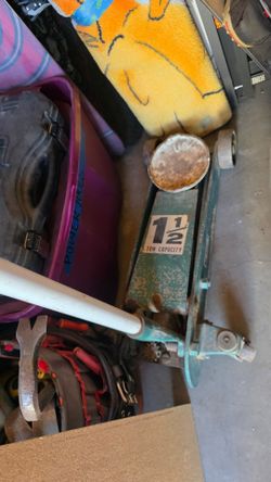 Car jack 1 1/2 tons