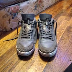 Jordan Spizike Low sneakers in a Cave Stone, Rattan, and Anthracite colorway. 