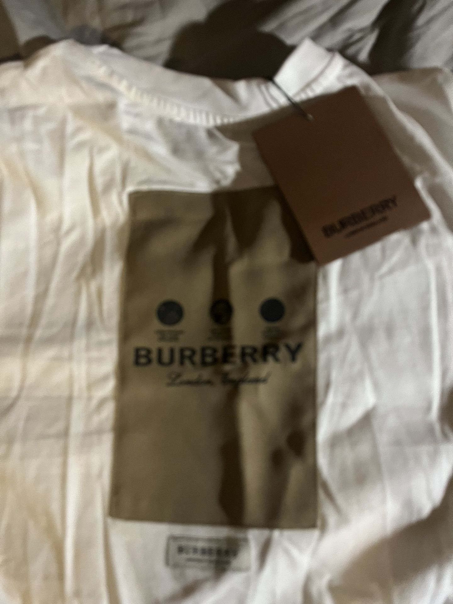 Br New Burberry tshirt men M.. NWT 