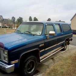 GMC Suburban 1988 Asking For 4000$ OBO