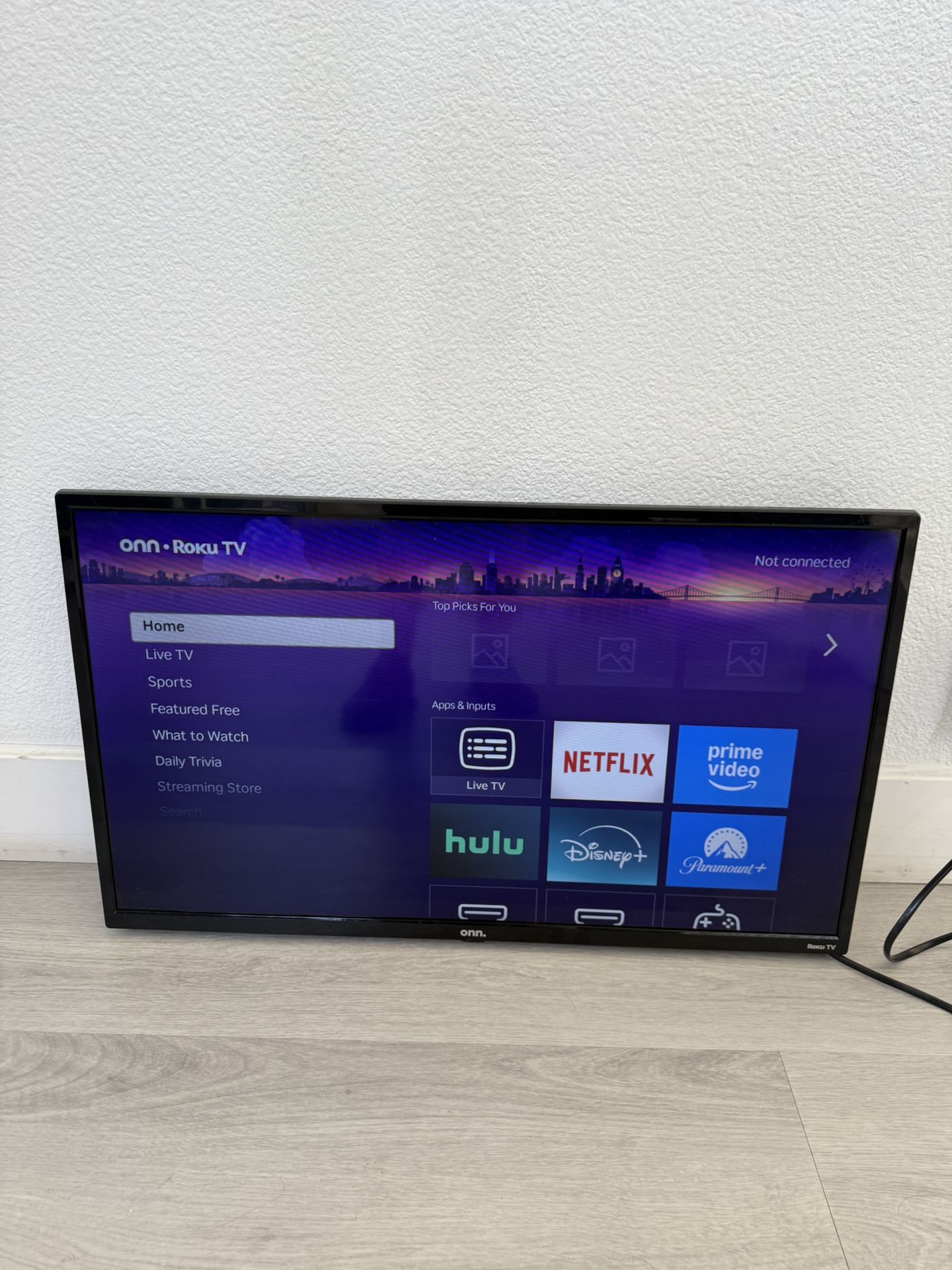 onn 32” Class HD (720P) LED Roku Smart Television (100012589)