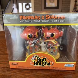 Phinneas & Scratch – Boo Hollow Vinyl Figure (Paka Paka Series)