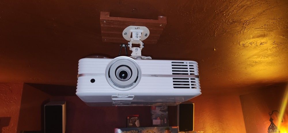 Optoma UHD50 4k Ultra HD Theater Projector - Like New (Only 385 Hours On Lamp) w/ Mount