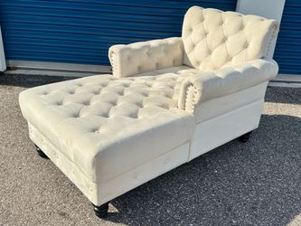 READING CHAISE SOFA CHAIR LOUNGE BUTTON TUFTED