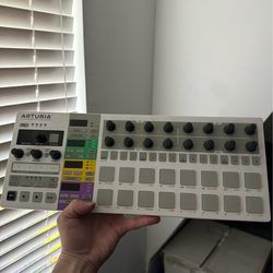 Arturia Beatstep Pro MIDI Arranger/ Controller