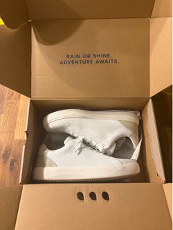 New Vessi Soho Sneaker Size 9 with original box
