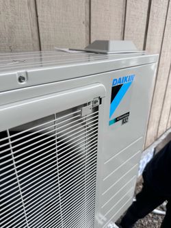 Daikin mini split 1 ton, R32, 115 Volts, 20SEER2 comes with professional installation