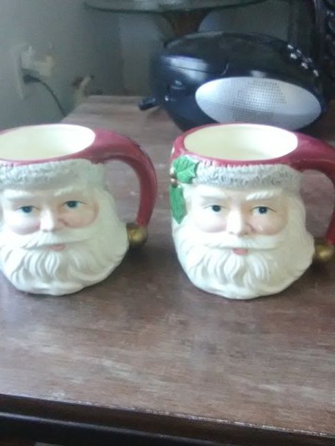 Two Real Pretty Santa Claus Coffee Mugs Good Condition No Cracks No Chips$5 A Piece No Cracks No Chips