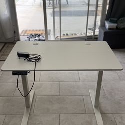 Electric standing desk