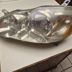 Driver Side Headlight Assembly 07 Toyota Corolla
