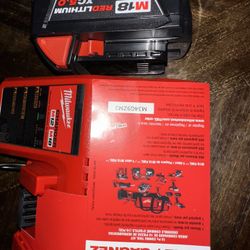 Milwaukee  Cargador. Bacteria. 5..0