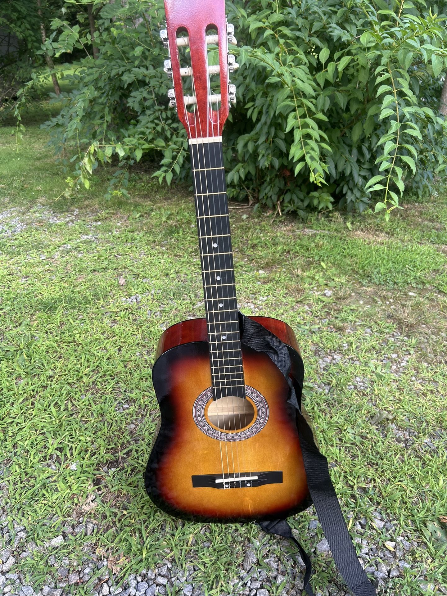 Sunburst Full‑Size Acoustic Guitar + Zippered Case – beginner classical guitar class (designed for right-handed players)!