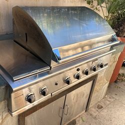 DCS NATURAL GAS BBQ IN GOOD WORKING CONDITION 