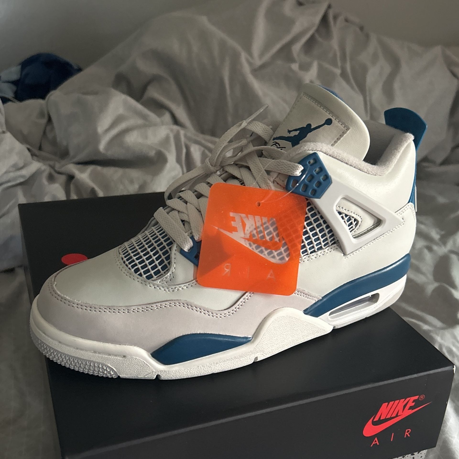 Jordan Retro 4 Military Blue