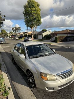 Kia Spectra Year: Approximately 2004–2006 Color: Silver