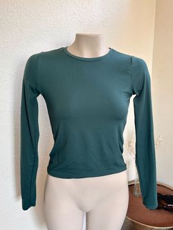 4 slim-fit Hollister & H&M tops