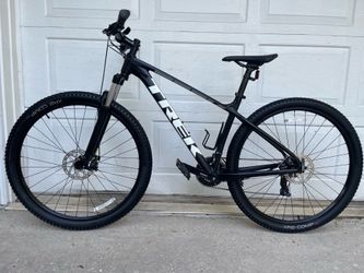 TREK MARLIN 4 Gen 2 , M 17.5” Like New !