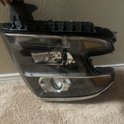 2019 Chevrolet Tahoe Passenger headlight