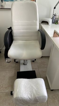 White Pedicure Chair with Footrest