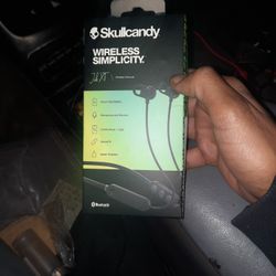 (Best Offer)Brand New Wireless Skullcandy Headphones