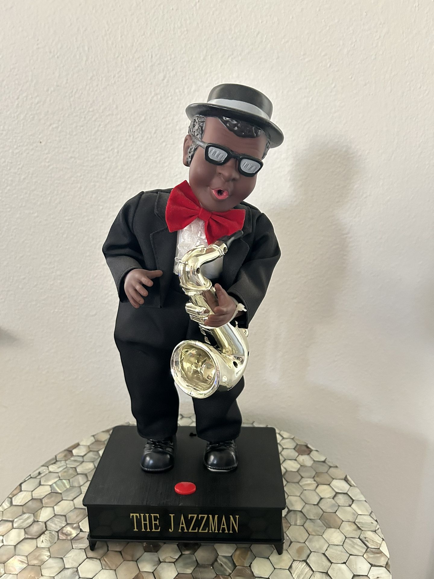 The Jazzman Animated Dancing Saxophone Playing Musical Figure