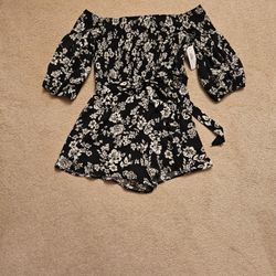 NWT Off The Shoulder Shorts Romper Black Floral With Pockets And Tie Waist Size 16