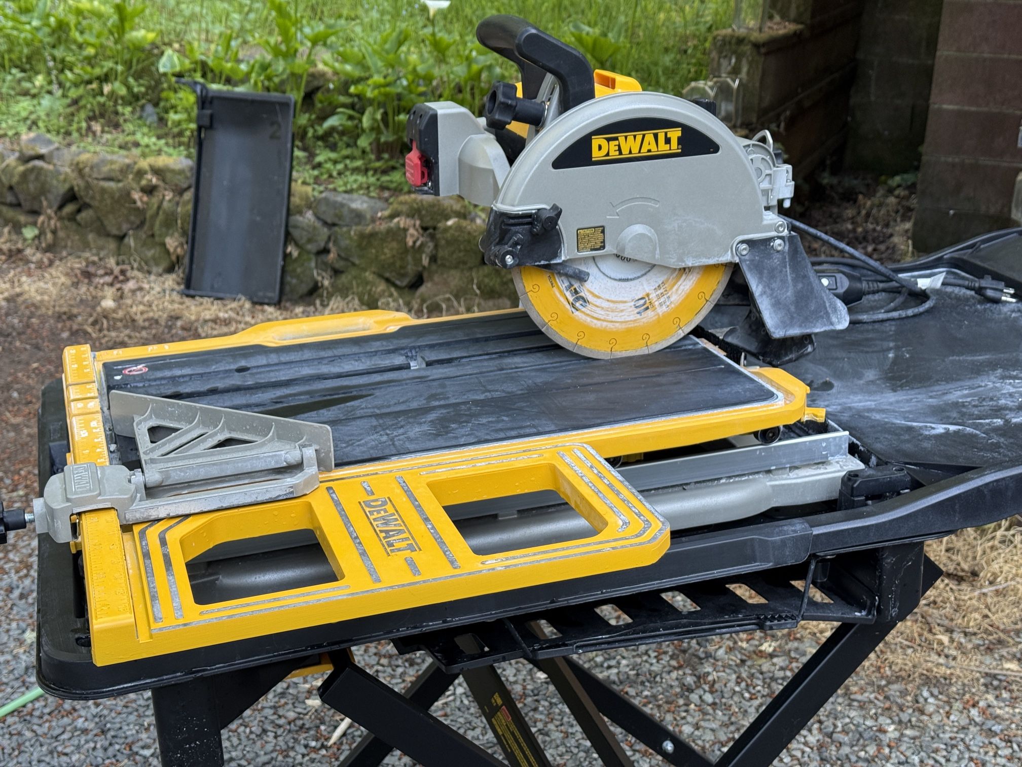 DeWALT 10in High Capacity Wet Tile Saw w/Stand