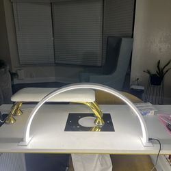 LED Nail Desk Lamp – Like New