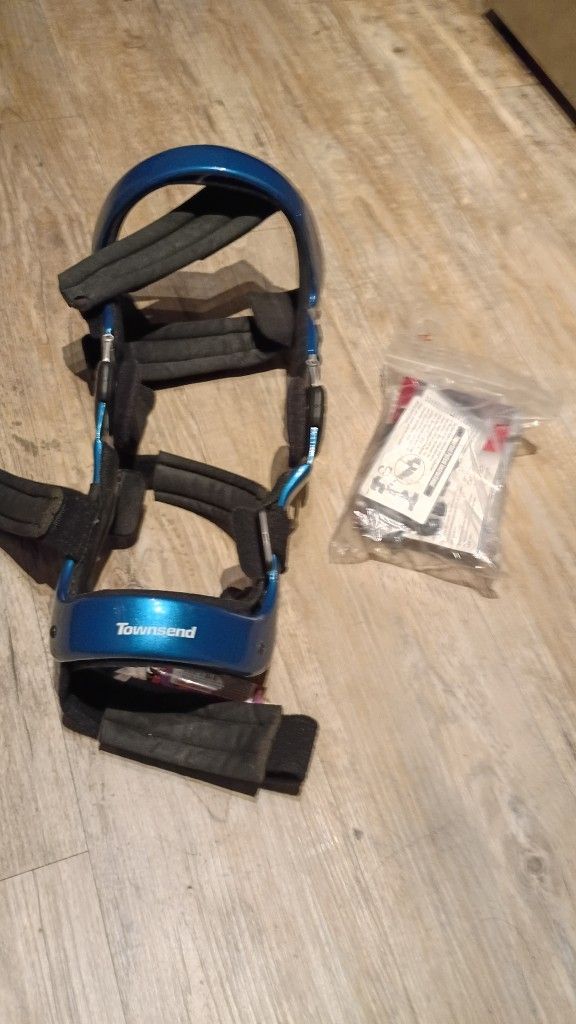 Townsend Reliever Right Knee Brace Size Large
