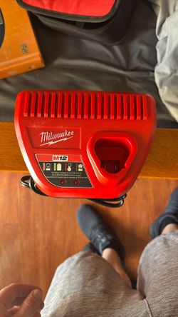 M12 Battery Charger