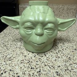 Yoda ThermoServe Plastic Container 