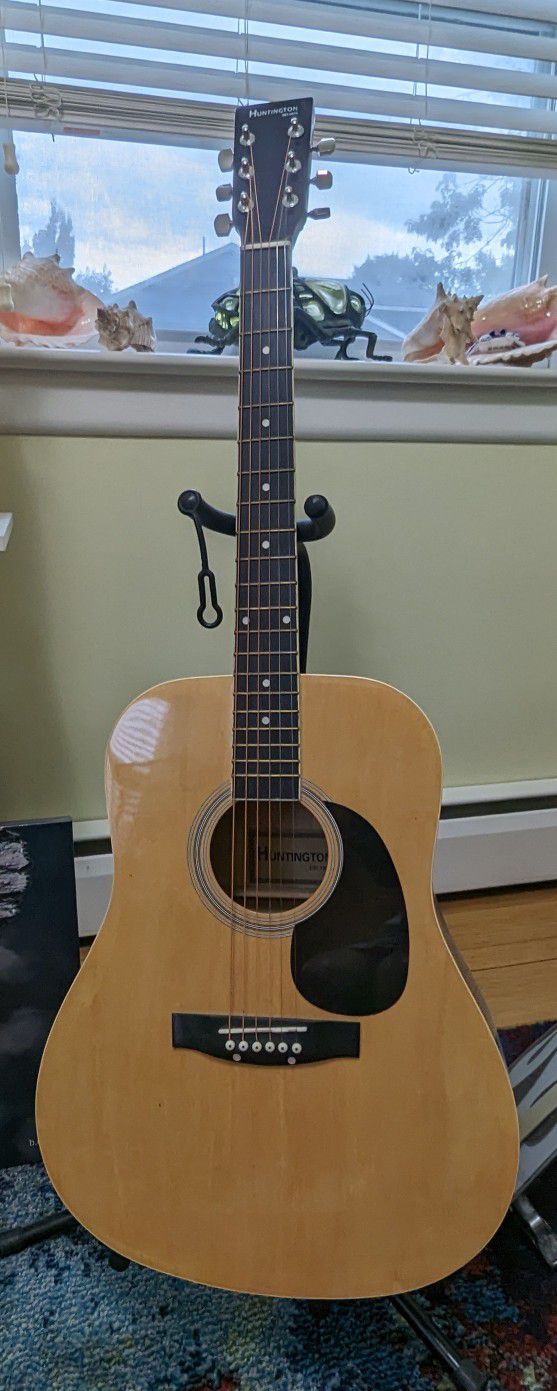 Huntington Acoustic Guitar w/Stand