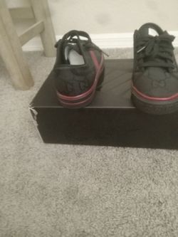 Semi new gucci tennis 1977 shoes great condition  only worn twice