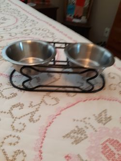 Pet Feeding Station