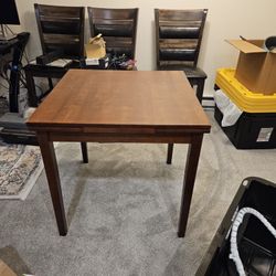 Medium Sized Table With 2 Pull Out Sides