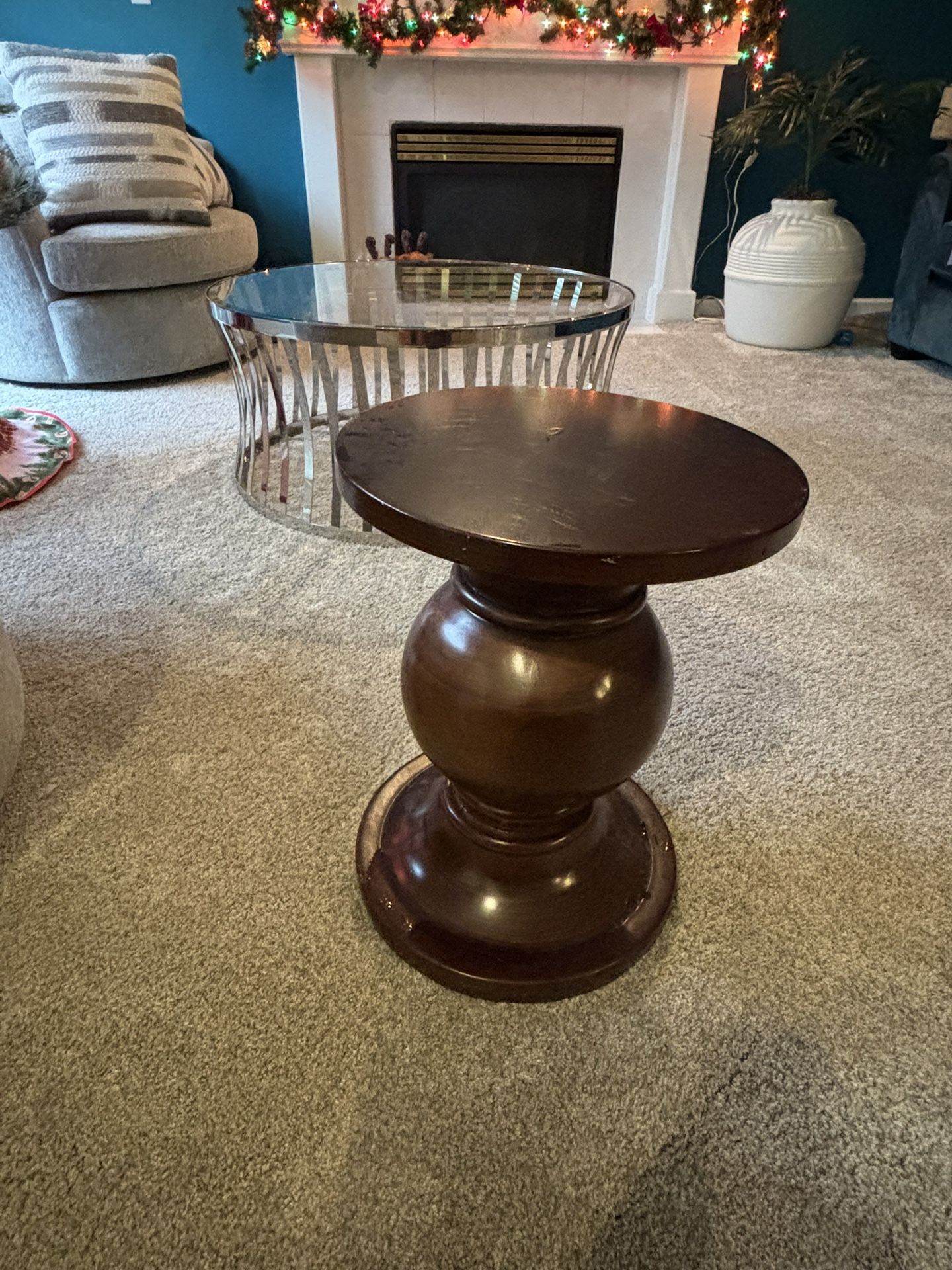 Round pedestal accent table