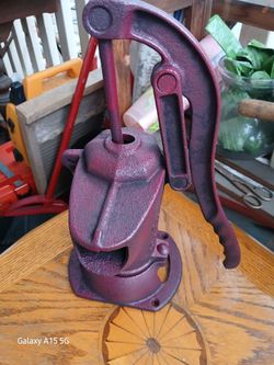 Farmers Antique Yard Water Pump